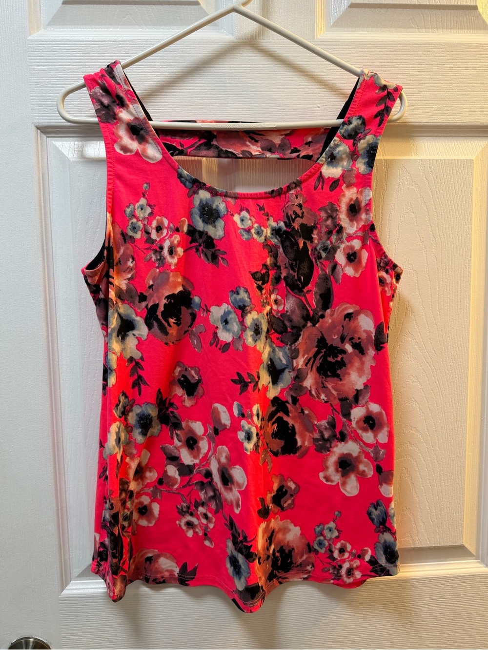 Floral Scoop Neck Tank Top in Vibrant Pink